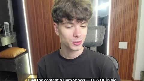 Snapshot of calvin_loves_you chatting on April 18, 2026, 5:17 pm Hey I am Calvin online show from April 18, 2026, 5:17 pm