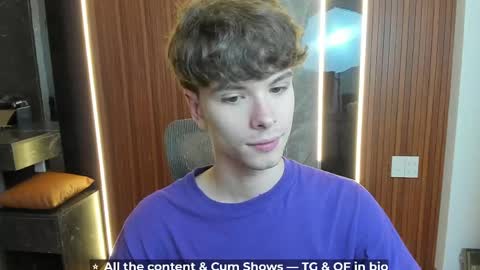 Snapshot of calvin_loves_you chatting on April 19, 2026, 5:23 pm Hey I am Calvin online show from April 19, 2026, 5:23 pm