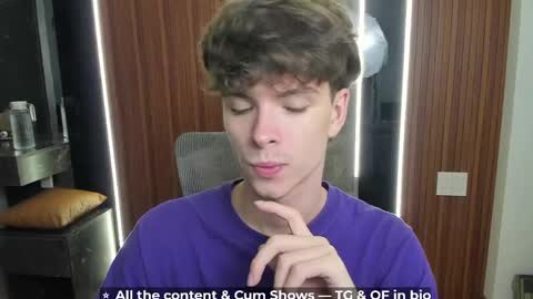 Snapshot of calvin_loves_you chatting on April 22, 2026, 5:47 pm Hey I am Calvin online show from April 22, 2026, 5:47 pm