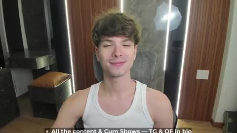 Snapshot of calvin_loves_you chatting on April 28, 2026, 5:18 pm Hey I am Calvin online show from April 28, 2026, 5:18 pm