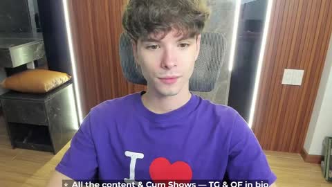 Snapshot of calvin_loves_you chatting on May 1, 2026, 5:17 pm Hey I am Calvin online show from May 1, 2026, 5:17 pm