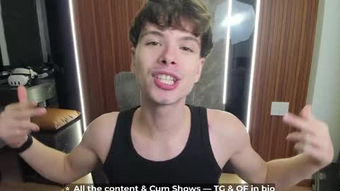 Snapshot of calvin_loves_you chatting on May 5, 2026, 5:10 pm Hey I am Calvin online show from May 5, 2026, 5:10 pm