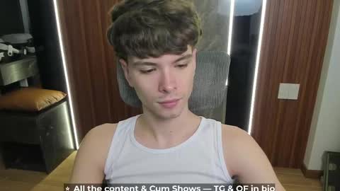 Snapshot of calvin_loves_you chatting on May 9, 2026, 5:07 pm Hey I am Calvin online show from May 9, 2026, 5:07 pm