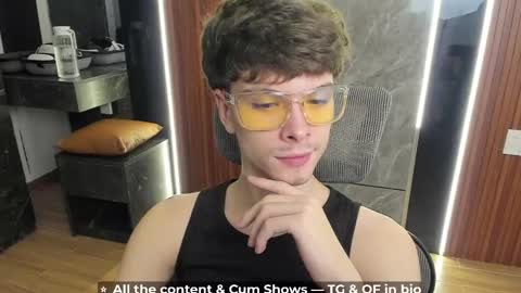 Snapshot of calvin_loves_you chatting on May 23, 2026, 4:33 pm Hey I am Calvin online show from May 23, 2026, 4:33 pm