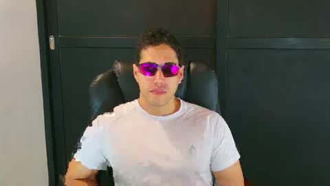 Snapshot of camara110 chatting on January 26, 2025, 9:51 pm camara110 online show from January 26, 2025, 9:51 pm