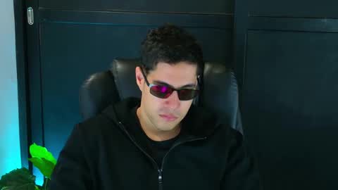 Snapshot of camara110 chatting on February 12, 2025, 1:52 am camara110 online show from February 12, 2025, 1:52 am