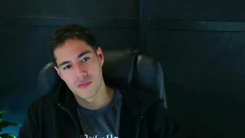 Snapshot of camara110 chatting on February 13, 2025, 11:47 pm camara110 online show from February 13, 2025, 11:47 pm