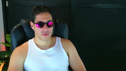 Snapshot of camara110 chatting on February 18, 2025, 11:30 pm camara110 online show from February 18, 2025, 11:30 pm