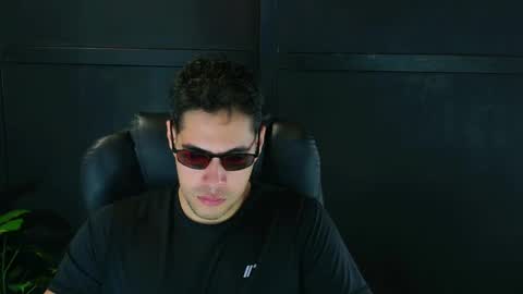 Snapshot of camara110 chatting on March 4, 2025, 7:11 pm camara110 online show from March 4, 2025, 7:11 pm