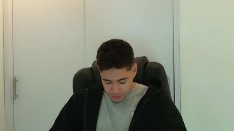 Snapshot of camara110 chatting on November 10, 2025, 1:15 am camara110 online show from November 10, 2025, 1:15 am