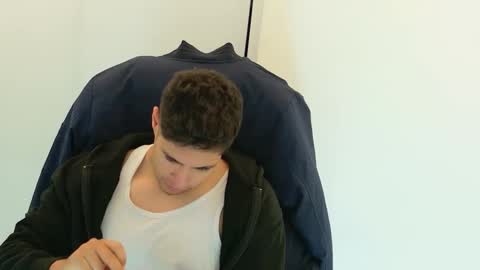 Snapshot of camara110 chatting on November 17, 2025, 2:39 am camara110 online show from November 17, 2025, 2:39 am