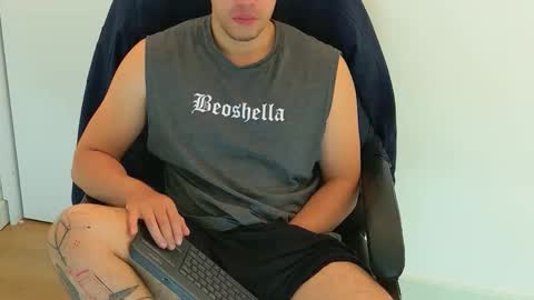 Snapshot of camara110 chatting on November 18, 2025, 8:02 pm camara110 online show from November 18, 2025, 8:02 pm