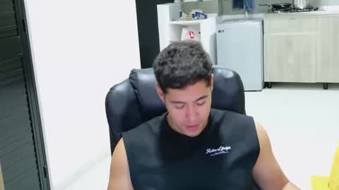 Snapshot of camara110 chatting on February 25, 2026, 1:04 am camara110 online show from February 25, 2026, 1:04 am