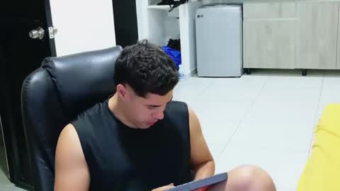 Snapshot of camara110 chatting on March 17, 2026, 1:43 am camara110 online show from March 17, 2026, 1:43 am