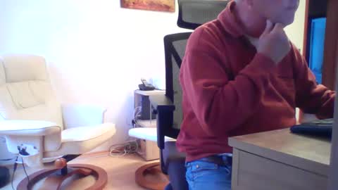 camcologne online show from November 18, 2025, 2:43 pm