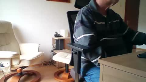 camcologne online show from November 28, 2025, 10:18 am