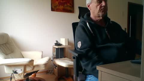 camcologne online show from April 21, 2026, 8:42 am