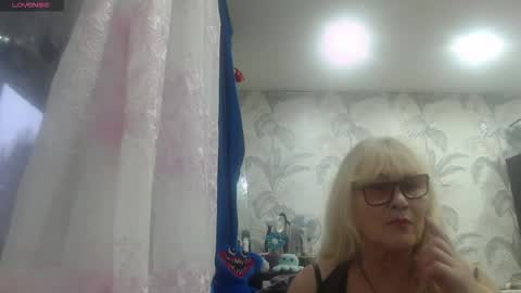 CamDiva1 online show from December 1, 2025, 11:48 am