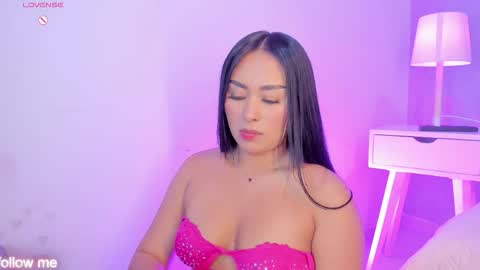 Camelia Smith online show from November 19, 2025, 3:39 am