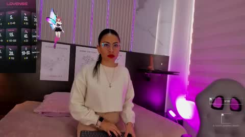 Snapshot of cami_as chatting on October 21, 2025, 1:23 pm cami_as online show from October 21, 2025, 1:23 pm