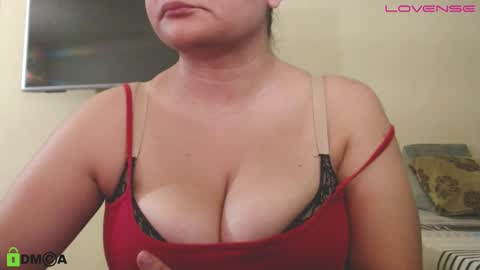 Snapshot of camiilahotxxx chatting on February 14, 2026, 8:05 pm Camila online show from February 14, 2026, 8:05 pm