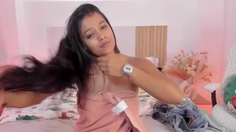 camila_bustamante_ online show from December 17, 2025, 10:38 pm