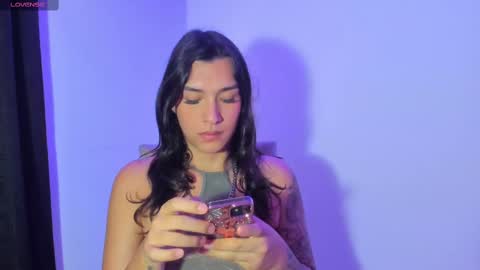  s online show from March 8, 2025, 6:37 pm