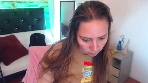 camila online show from September 17, 2025, 4:52 pm