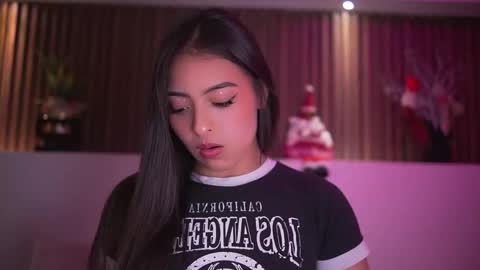 Camila online show from December 18, 2025, 3:23 am