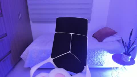  C A M I  online show from February 18, 2026, 2:07 am