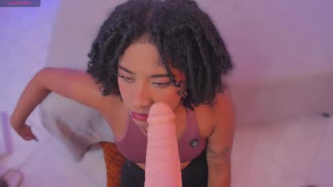 Camila Foox online show from April 14, 2026, 4:29 am