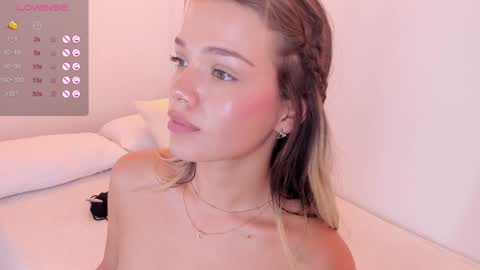 Camila Monroee  online show from December 3, 2024, 5:01 pm