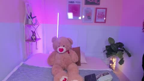 Snapshot of camilarivers chatting on November 19, 2025, 11:43 am Camila online show from November 19, 2025, 11:43 am