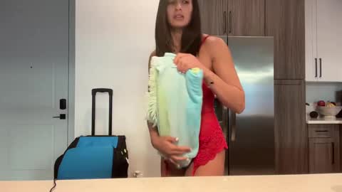 Snapshot of camiliakxoxo chatting on December 3, 2024, 12:59 pm camiliakxoxo online show from December 3, 2024, 12:59 pm