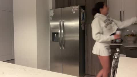 Snapshot of camiliakxoxo chatting on February 12, 2025, 4:33 am camiliakxoxo online show from February 12, 2025, 4:33 am