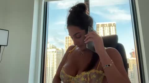 Snapshot of camiliakxoxo chatting on September 25, 2025, 10:57 pm camiliakxoxo online show from September 25, 2025, 10:57 pm