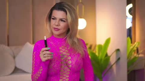 Camy online show from February 10, 2026, 8:35 pm