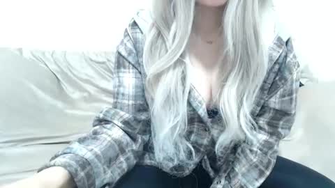 Snapshot of camillebunny chatting on January 19, 2026, 3:43 am CamilleBunny online show from January 19, 2026, 3:43 am