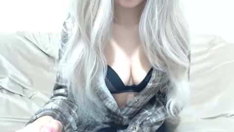 Snapshot of camillebunny chatting on February 17, 2026, 3:25 am CamilleBunny online show from February 17, 2026, 3:25 am