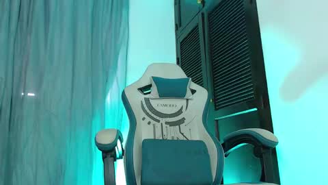 camilo_contre21 online show from February 25, 2025, 10:50 pm