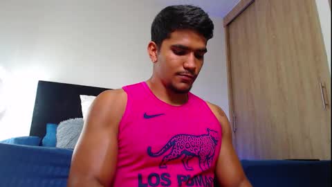 camilo_contre21 online show from September 16, 2025, 7:48 pm