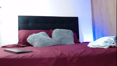 camilo_contre21 online show from September 26, 2025, 8:13 pm