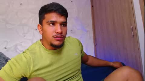 camilo_contre21 online show from October 16, 2025, 6:31 pm