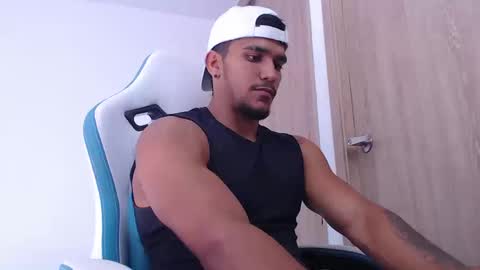 camilo_contre21 online show from March 11, 2026, 7:42 pm