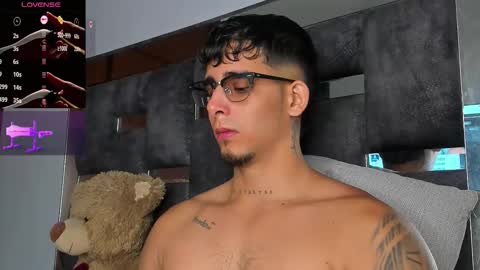   INDEPENDENT MODEL online show from October 4, 2025, 8:34 am