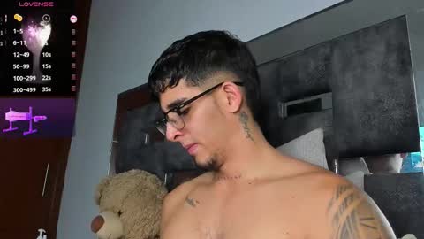   INDEPENDENT MODEL online show from October 31, 2025, 6:03 am