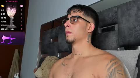   INDEPENDENT MODEL online show from November 1, 2025, 7:21 am