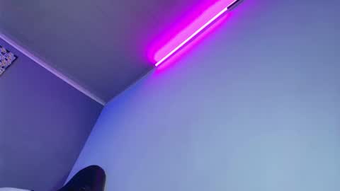 Snapshot of camiloalvarezzz3 chatting on February 18, 2026, 12:12 pm CAMILO online show from February 18, 2026, 12:12 pm