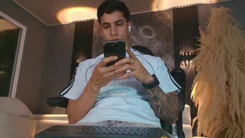 Snapshot of camiloalvarezzz3 chatting on May 19, 2026, 3:13 am CAMILO online show from May 19, 2026, 3:13 am