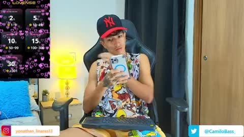 Snapshot of camilobass_ chatting on April 5, 2026, 7:22 pm Camilo Bass online show from April 5, 2026, 7:22 pm